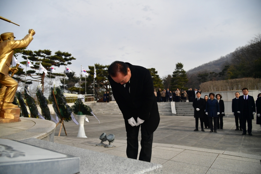 청주시의회, 제106주년 3․1절 독립유공자 참배