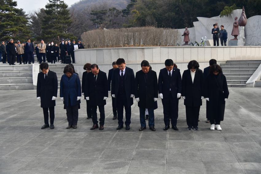 청주시의회, 제106주년 3․1절 독립유공자 참배