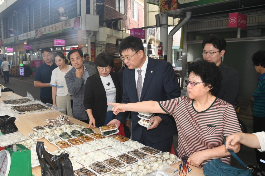 청주시의회, 추석 맞이 전통시장 장보기 행사 실시