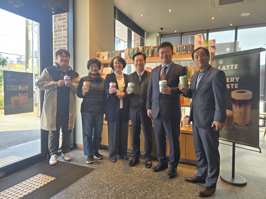 청주시의회 보건환경위원회, 스타벅스 일회용컵 회수보상제 현장 방문