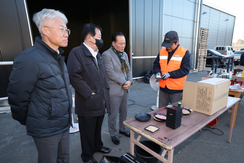 청주시의회 김현기 의장, 강내면 공공비축미 수매 현장 방문