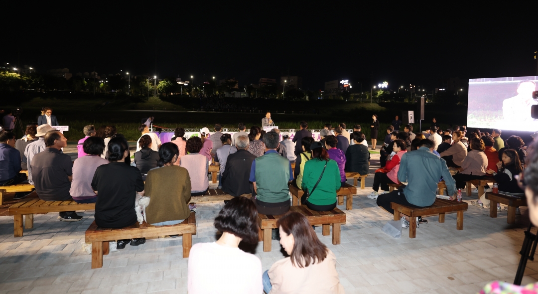 무심천 음악분수·바닥분수 준공 시연식 2번째