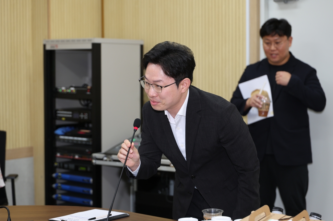 도서관을 사랑하는 의원 모임 정책연구용역 과제 설문조사 결과보고 4번째