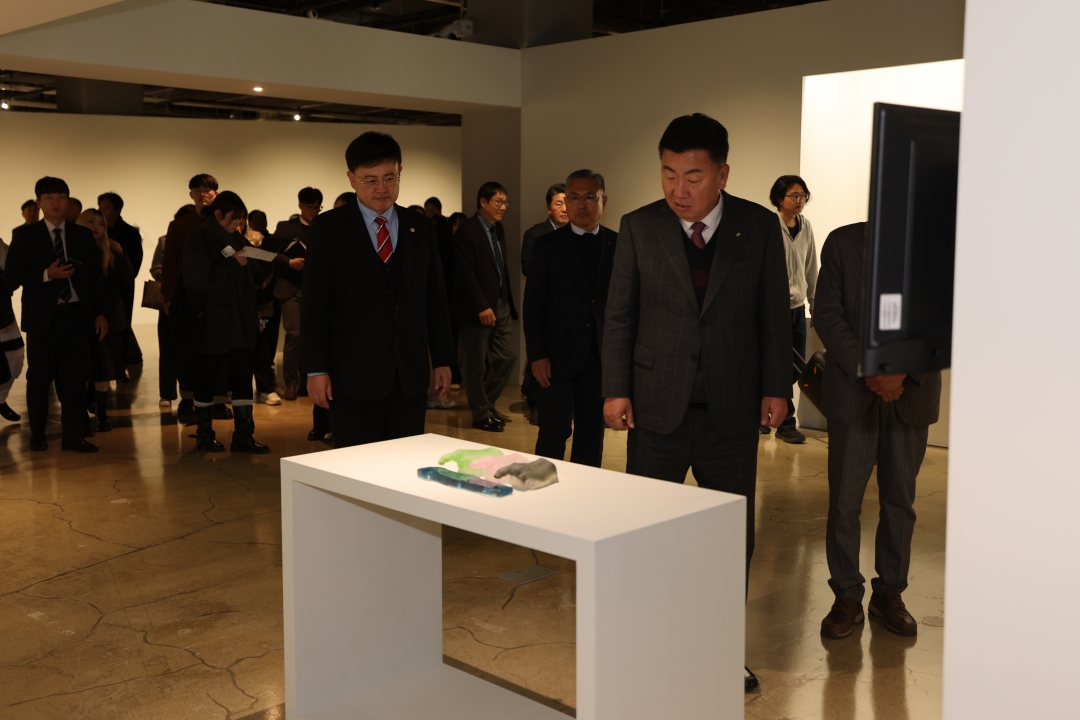 2025 청주시한국공예관 유리공예 특별전 개막식 6번째