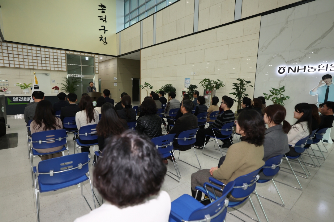 흥덕구청 국민행복민원실 선정 현판 제막식 2번째