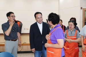 강서1동 자원봉사대 삼계탕 봉사 4번째