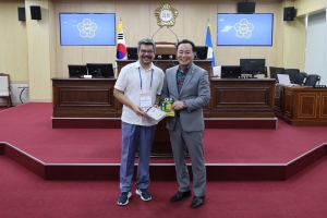 제30회 한중필 청소년 무술문화 교류대회 대표단 접견 4번째