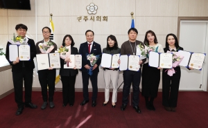 2025년 청주시의회 우수공무원 표창장 수여식 1번째