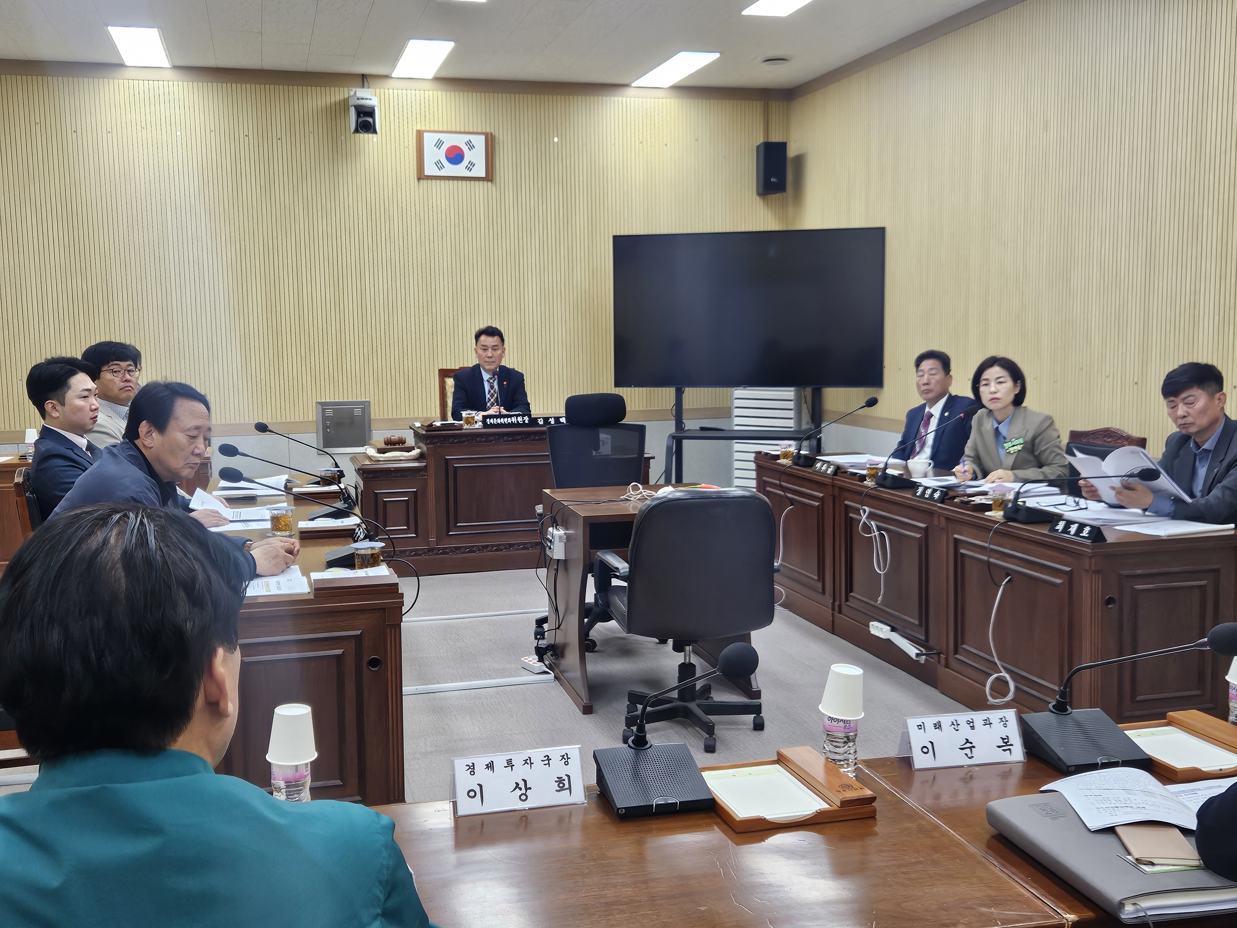 청주시의회 경제문화위원회,‘상가 가스폭발 사고’ 긴급 간담회 개최