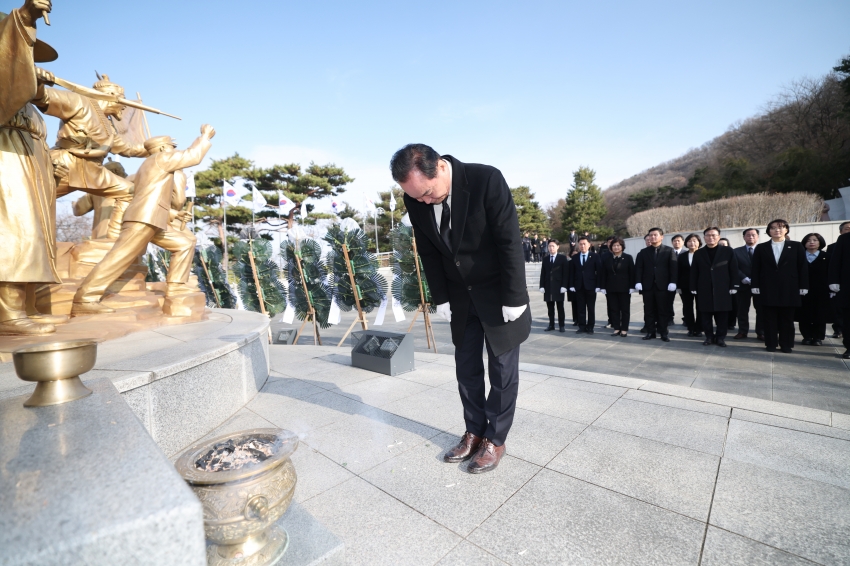 청주시의회, 제107주년 3․1절 맞아 독립유공자 참배
