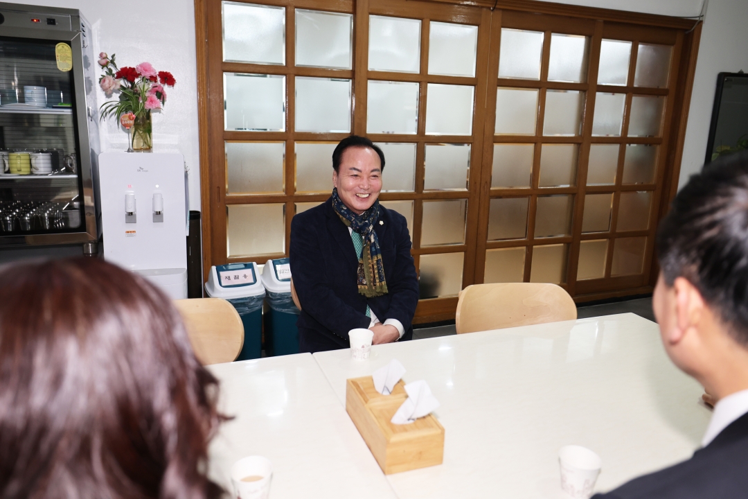 설맞이 사회복지시설 위문방문(로뎀지역아동센터) 2번째