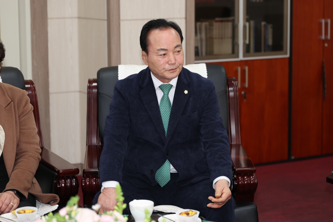 김영환 충청북도지사 청주시의회 방문 6번째