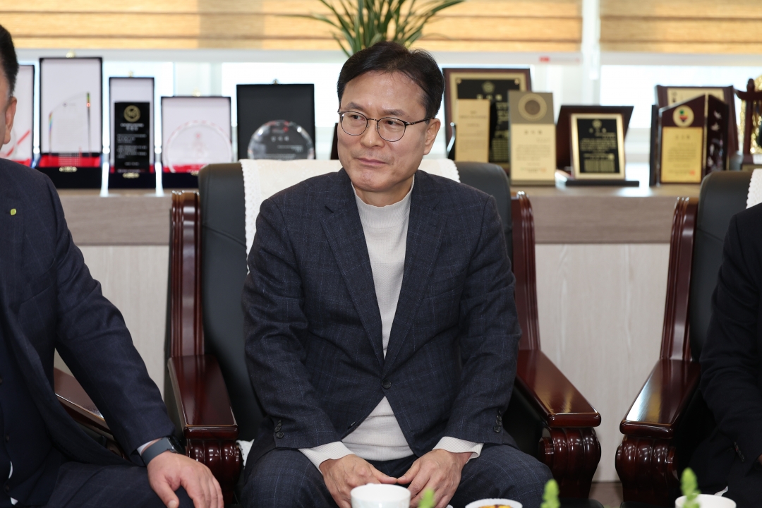 김영환 충청북도지사 청주시의회 방문 7번째