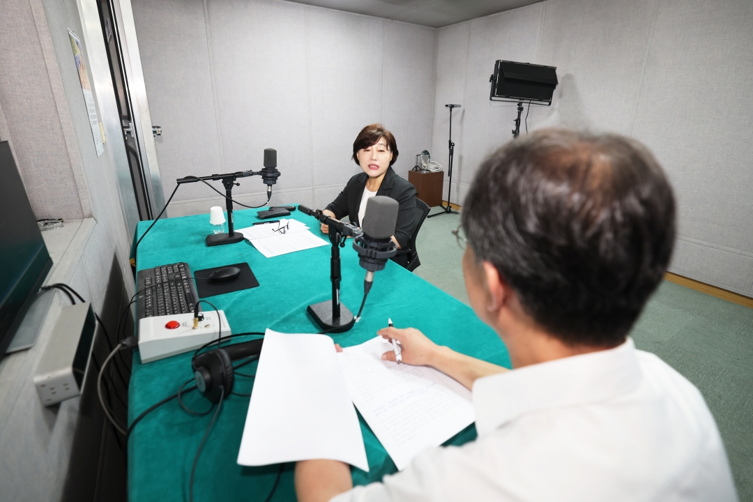 CBS 라디오 인터뷰 1번째