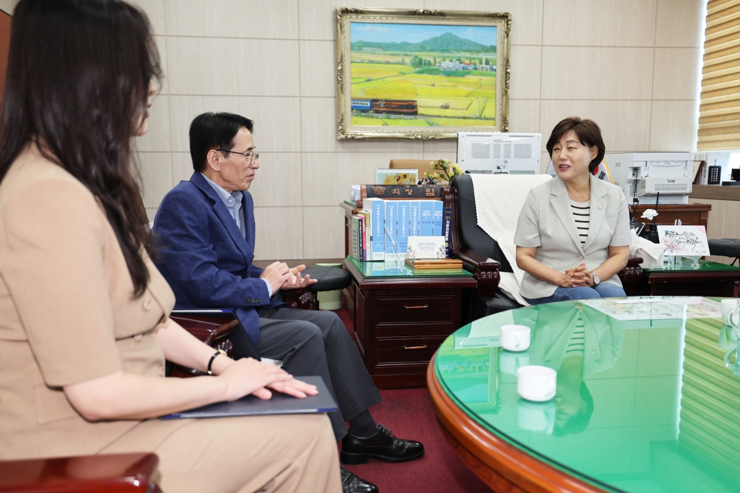 청주시의회 입법·법률고문 위촉장 수여식 2번째