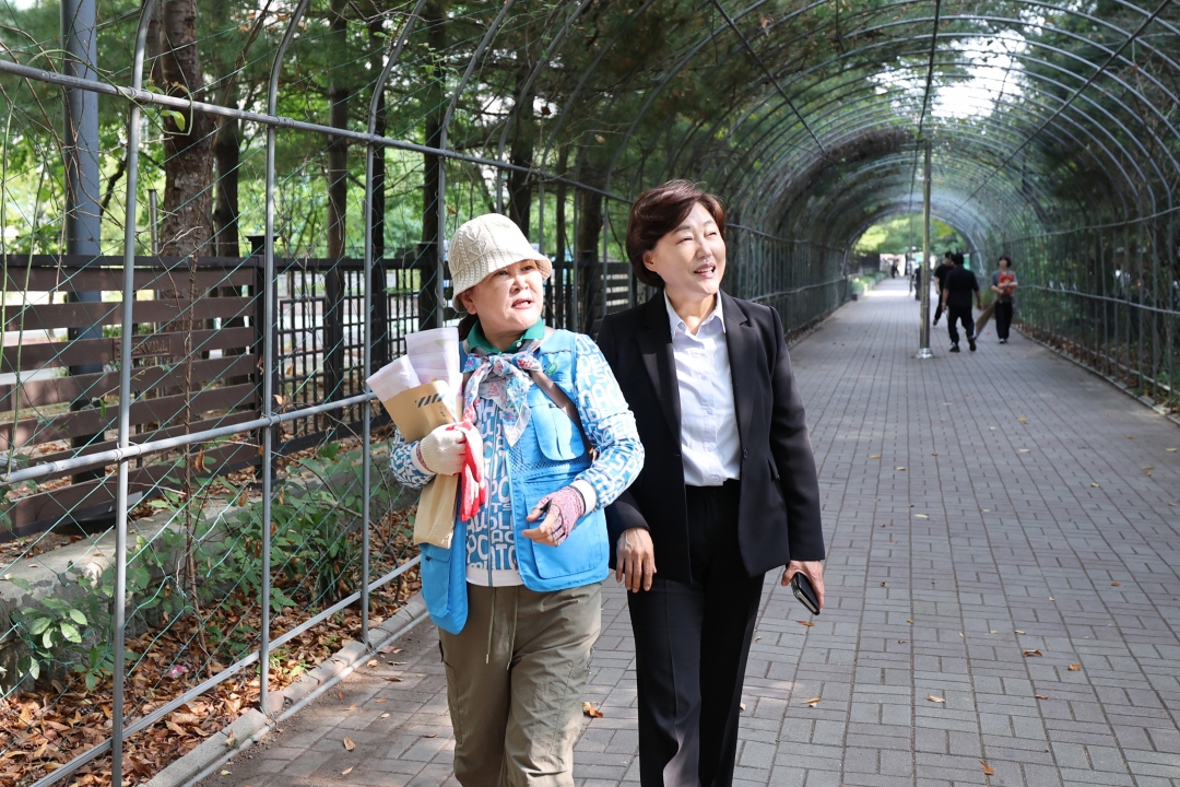 산남동 통장협의회 가을꽃 식재 3번째