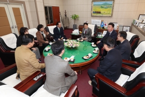 김영환 충청북도지사 청주시의회 방문 3번째