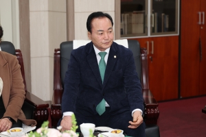 김영환 충청북도지사 청주시의회 방문 6번째