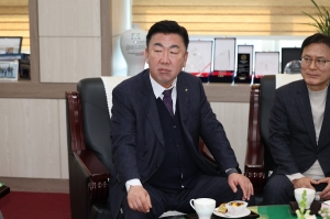 김영환 충청북도지사 청주시의회 방문 5번째