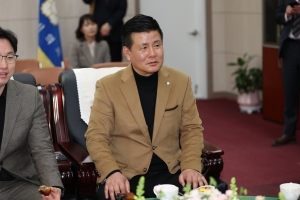 김영환 충청북도지사 청주시의회 방문 9번째