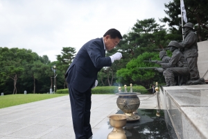 충혼탑 참배 5번째
